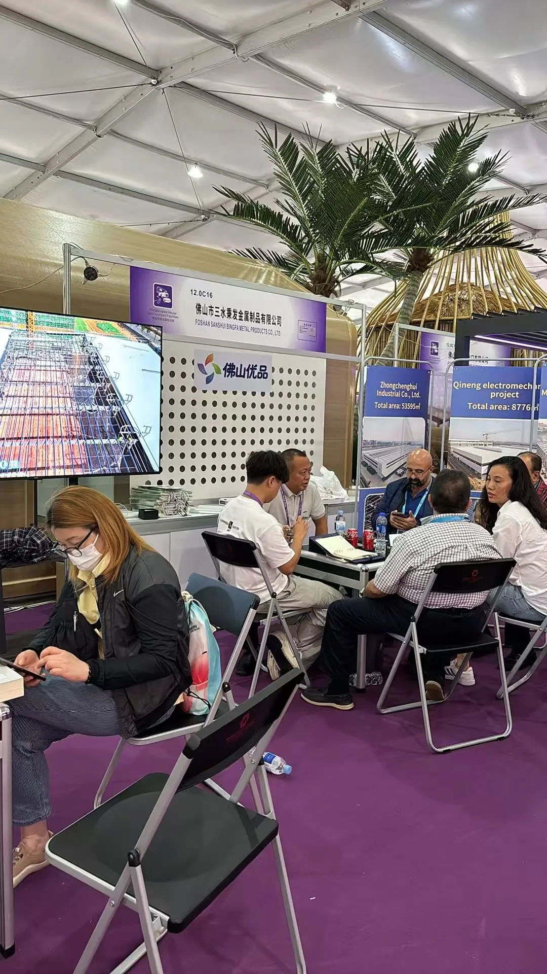 Customers discussing steel structure building projects with Foshan Bingfa