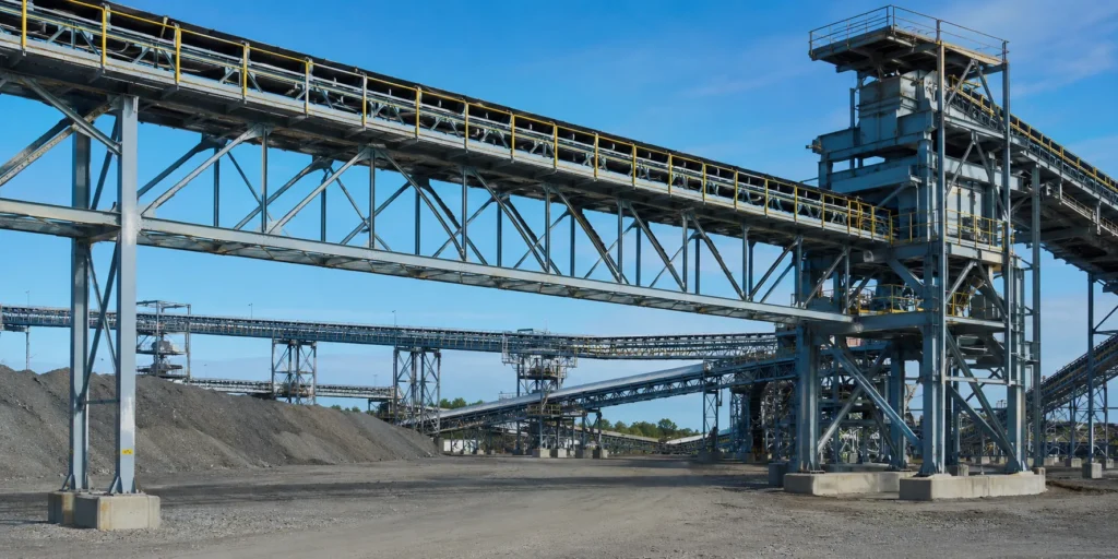 Heavy duty steel conveyor support structure for bulk material handling with truss frame and support tower