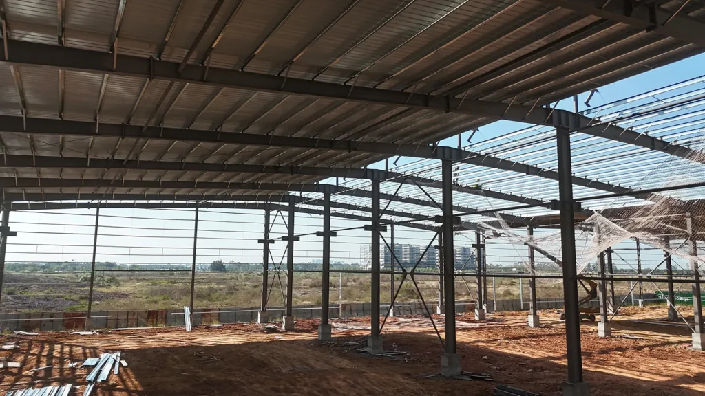 large span industrial steel structure building under construction