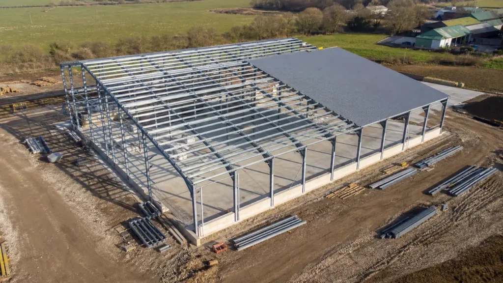 Prefabricated steel workshop construction for agricultural machinery service